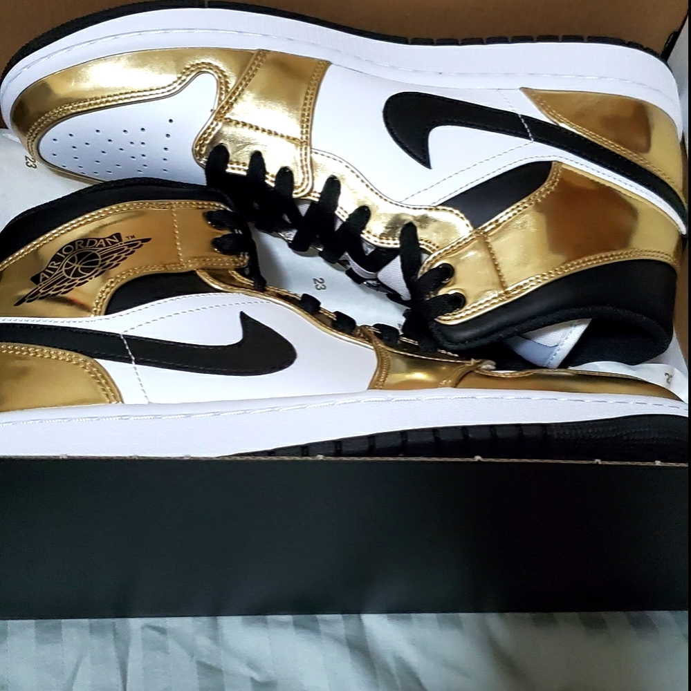 Air Jordan 1 Mid SE